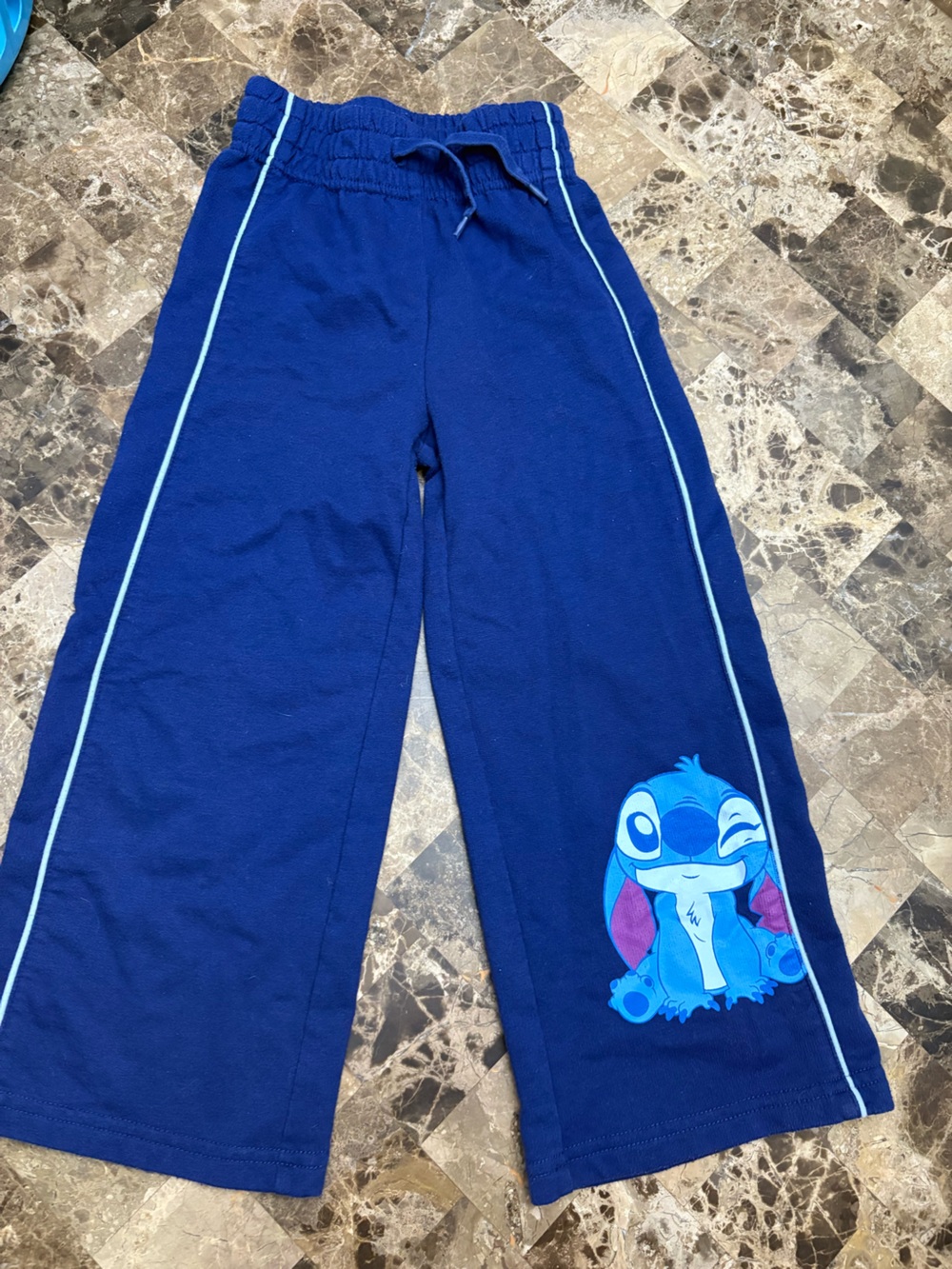 4/30$ Disney Stitch Sweatpants wide leg Xsmall 4-5 years
